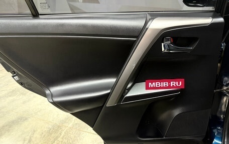 Toyota RAV4, 2019 год, 2 390 000 рублей, 24 фотография