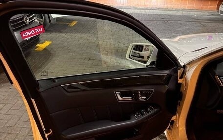 Mercedes-Benz E-Класс, 2013 год, 2 300 000 рублей, 13 фотография