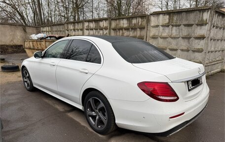 Mercedes-Benz E-Класс, 2021 год, 3 500 000 рублей, 4 фотография