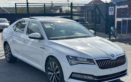 Skoda Superb III рестайлинг, 2025 год, 2 570 000 рублей, 2 фотография