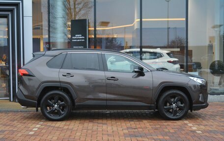 Toyota RAV4, 2021 год, 3 400 000 рублей, 4 фотография