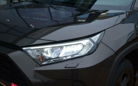 Toyota RAV4, 2021 год, 3 400 000 рублей, 9 фотография