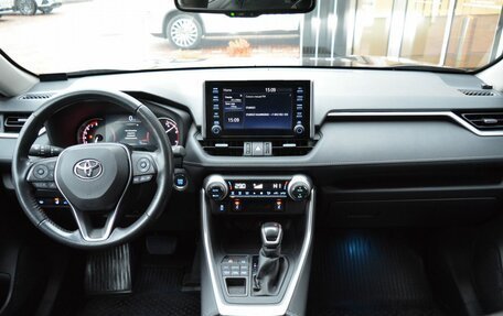 Toyota RAV4, 2021 год, 3 400 000 рублей, 16 фотография