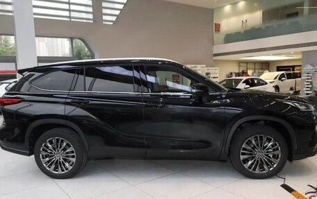 Toyota Highlander, 2025 год, 9 990 000 рублей, 4 фотография
