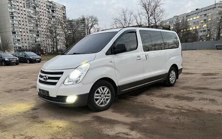 Hyundai H-1 II рестайлинг, 2017 год, 2 600 000 рублей, 1 фотография