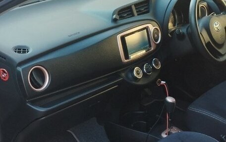 Toyota Vitz, 2012 год, 750 000 рублей, 2 фотография