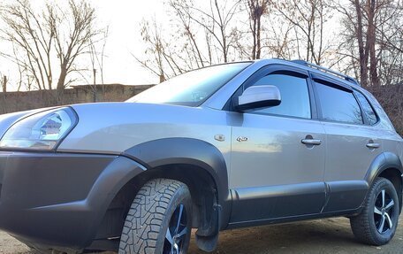 Hyundai Tucson III, 2005 год, 685 000 рублей, 2 фотография