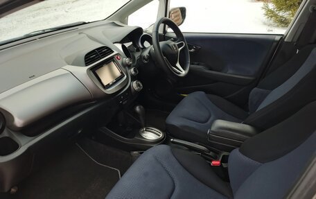 Honda Fit III, 2010 год, 740 000 рублей, 5 фотография