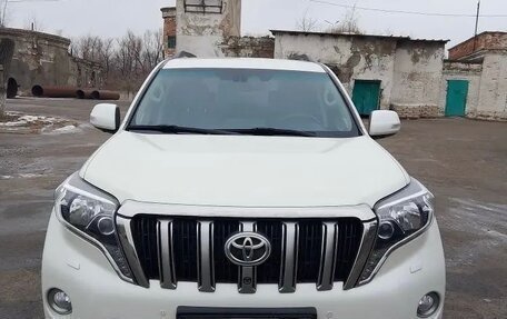Toyota Land Cruiser Prado 150 рестайлинг 2, 2015 год, 3 600 000 рублей, 13 фотография