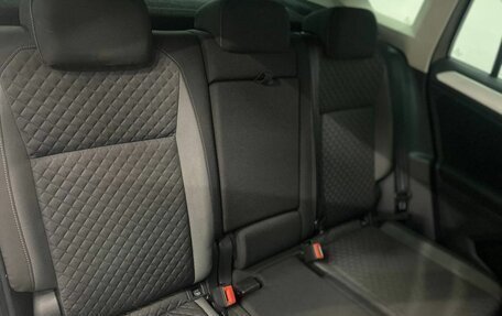 Volkswagen Tiguan II, 2018 год, 2 250 000 рублей, 17 фотография