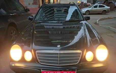 Mercedes-Benz E-Класс, 2002 год, 590 000 рублей, 1 фотография