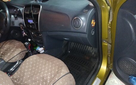 Renault Sandero II рестайлинг, 2015 год, 1 200 000 рублей, 26 фотография