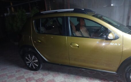 Renault Sandero II рестайлинг, 2015 год, 1 200 000 рублей, 34 фотография