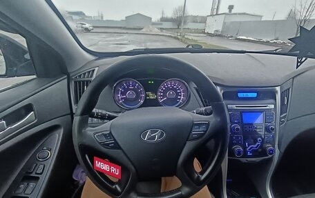 Hyundai Sonata VI, 2011 год, 850 000 рублей, 4 фотография