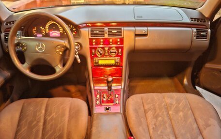 Mercedes-Benz E-Класс, 2002 год, 590 000 рублей, 4 фотография