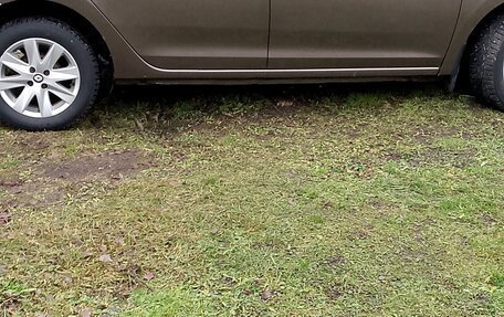 Renault Logan II, 2019 год, 900 000 рублей, 2 фотография