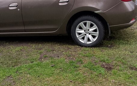 Renault Logan II, 2019 год, 900 000 рублей, 4 фотография