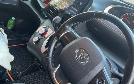 Toyota Sienta II, 2018 год, 1 670 000 рублей, 9 фотография