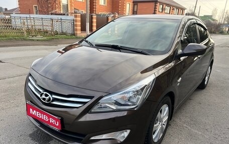 Hyundai Solaris II рестайлинг, 2015 год, 1 100 000 рублей, 1 фотография