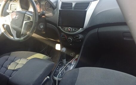 Hyundai Solaris II рестайлинг, 2013 год, 650 000 рублей, 2 фотография