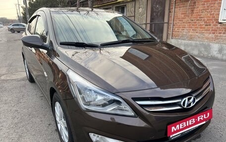 Hyundai Solaris II рестайлинг, 2015 год, 1 100 000 рублей, 2 фотография