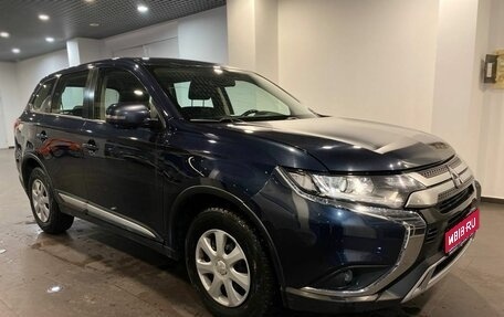 Mitsubishi Outlander III рестайлинг 3, 2019 год, 2 175 000 рублей, 1 фотография