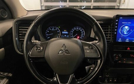 Mitsubishi Outlander III рестайлинг 3, 2019 год, 2 175 000 рублей, 10 фотография