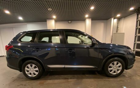 Mitsubishi Outlander III рестайлинг 3, 2019 год, 2 175 000 рублей, 2 фотография