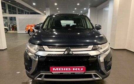 Mitsubishi Outlander III рестайлинг 3, 2019 год, 2 175 000 рублей, 8 фотография