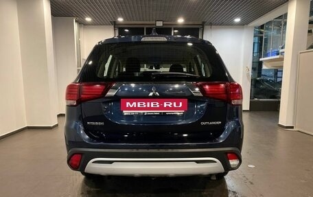 Mitsubishi Outlander III рестайлинг 3, 2019 год, 2 175 000 рублей, 4 фотография