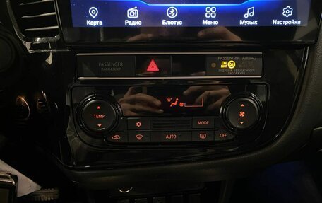 Mitsubishi Outlander III рестайлинг 3, 2019 год, 2 175 000 рублей, 15 фотография