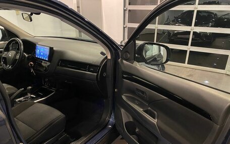 Mitsubishi Outlander III рестайлинг 3, 2019 год, 2 175 000 рублей, 26 фотография