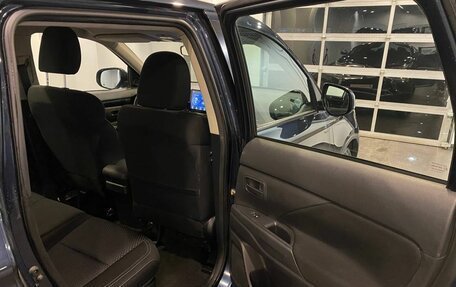 Mitsubishi Outlander III рестайлинг 3, 2019 год, 2 175 000 рублей, 25 фотография