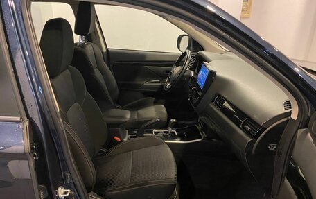 Mitsubishi Outlander III рестайлинг 3, 2019 год, 2 175 000 рублей, 28 фотография