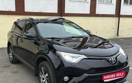 Toyota RAV4, 2018 год, 2 490 000 рублей, 2 фотография