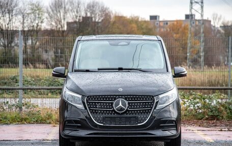 Mercedes-Benz V-Класс, 2025 год, 13 765 000 рублей, 2 фотография