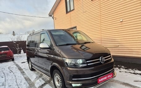 Volkswagen Caravelle T6 рестайлинг, 2015 год, 2 550 000 рублей, 1 фотография