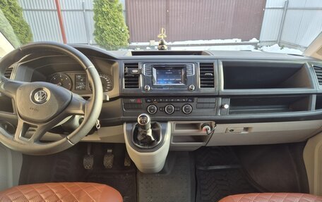 Volkswagen Caravelle T6 рестайлинг, 2015 год, 2 550 000 рублей, 8 фотография