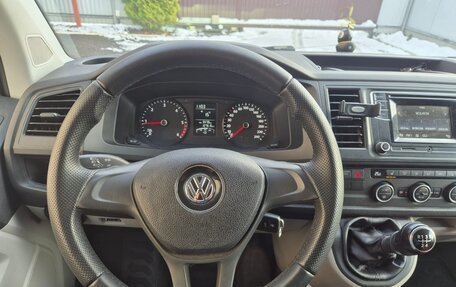 Volkswagen Caravelle T6 рестайлинг, 2015 год, 2 550 000 рублей, 6 фотография