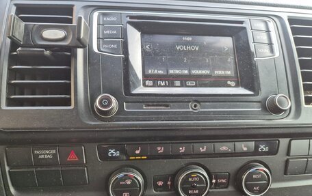 Volkswagen Caravelle T6 рестайлинг, 2015 год, 2 550 000 рублей, 9 фотография