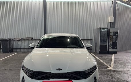 KIA K5, 2021 год, 1 540 000 рублей, 2 фотография