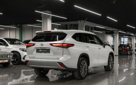 Toyota Highlander, 2025 год, 6 100 000 рублей, 4 фотография