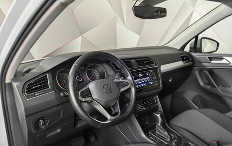 Volkswagen Tiguan II, 2021 год, 3 095 000 рублей, 19 фотография