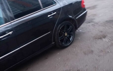 Mercedes-Benz E-Класс, 2004 год, 750 000 рублей, 4 фотография