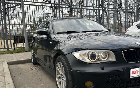 BMW 1 серия, 2005 год, 600 000 рублей, 1 фотография