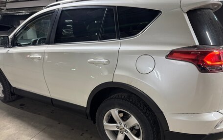 Toyota RAV4, 2017 год, 1 700 000 рублей, 7 фотография