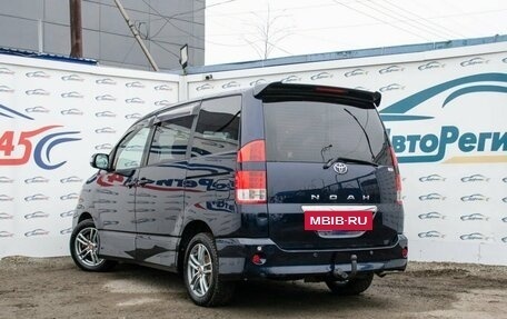 Toyota Noah III, 2004 год, 743 000 рублей, 3 фотография