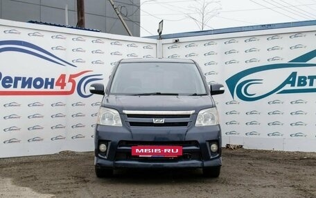 Toyota Noah III, 2004 год, 743 000 рублей, 8 фотография