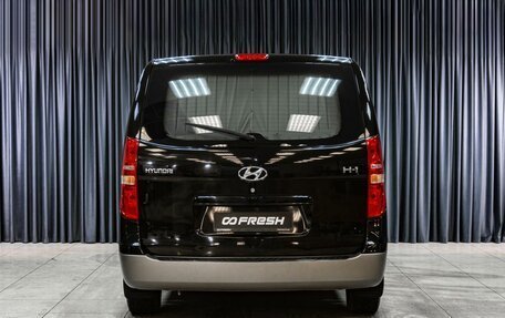 Hyundai H-1 II рестайлинг, 2012 год, 2 229 000 рублей, 4 фотография