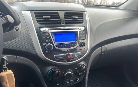 Hyundai Solaris II рестайлинг, 2011 год, 799 000 рублей, 20 фотография